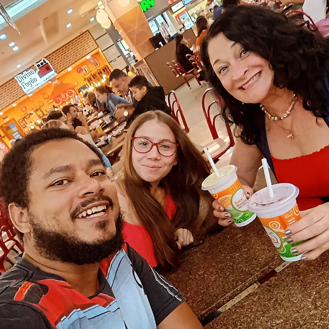 Hoje é dia de jantar com a melhor apresentadora do litoral e a maravilhosa dubladora da Bulma.